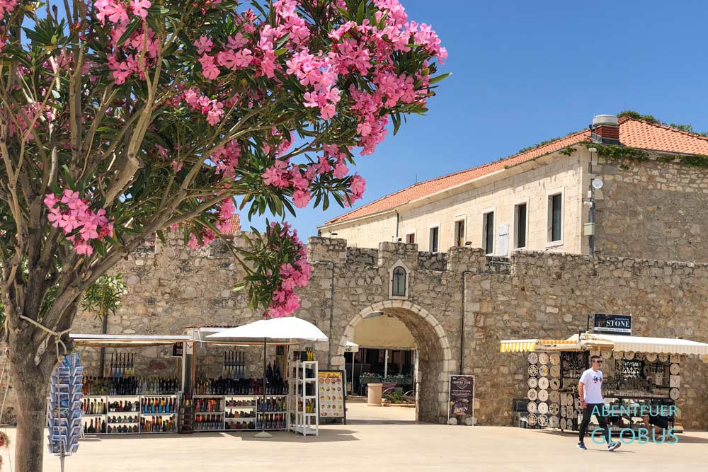 Primosten: Eingangstor in die Altstadt 