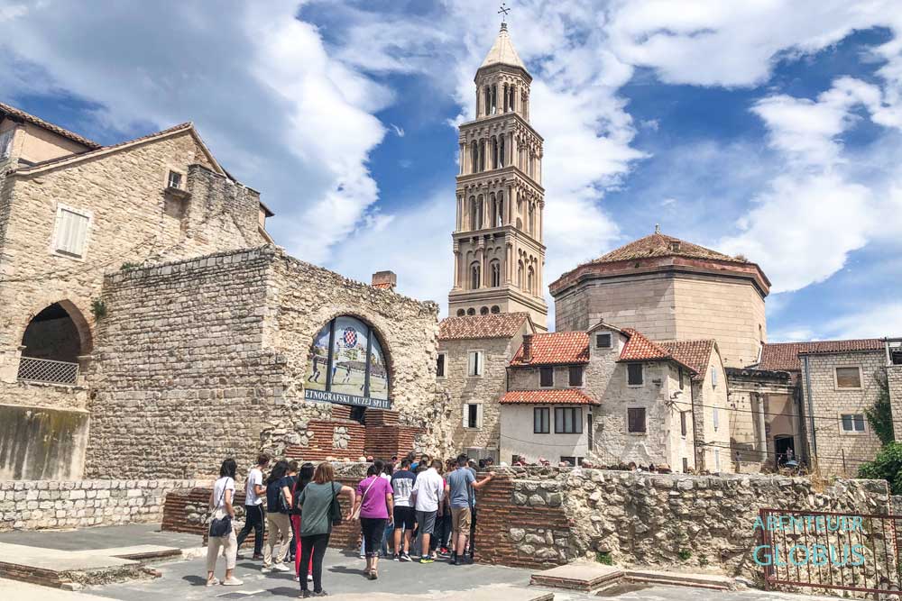 Ethnographisches Museum im Diokletianspalast der Altstadt Split in Kroatien