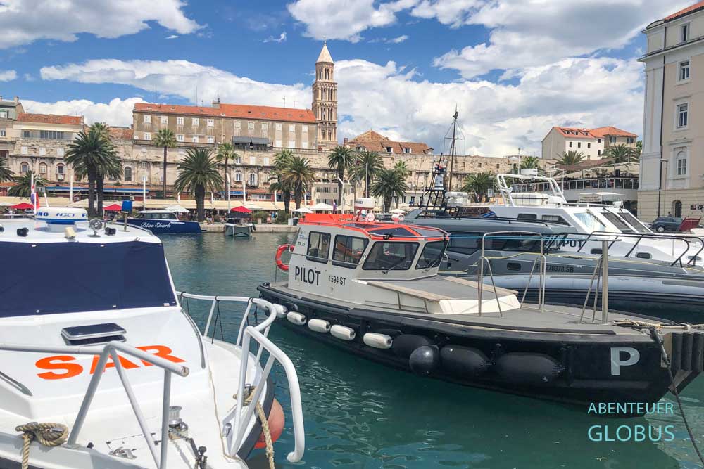 Hafen an der Uferpromenade Riva in Split in Kroatien