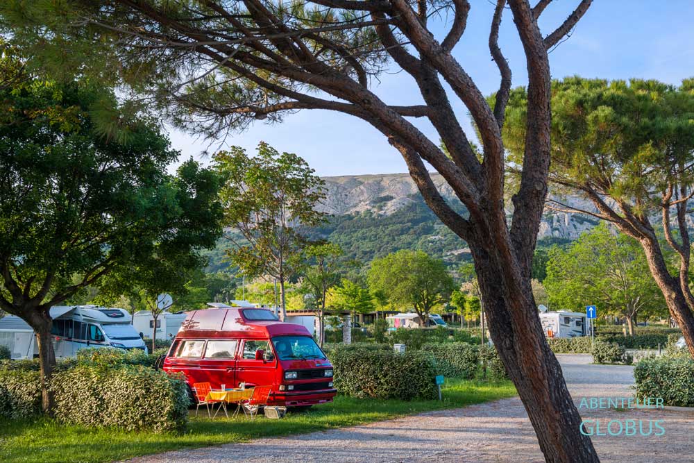 Stellplatz auf dem Campingplatz Baska Beach Camping Resort in Baksa auf der Insel Krk in Kroatien