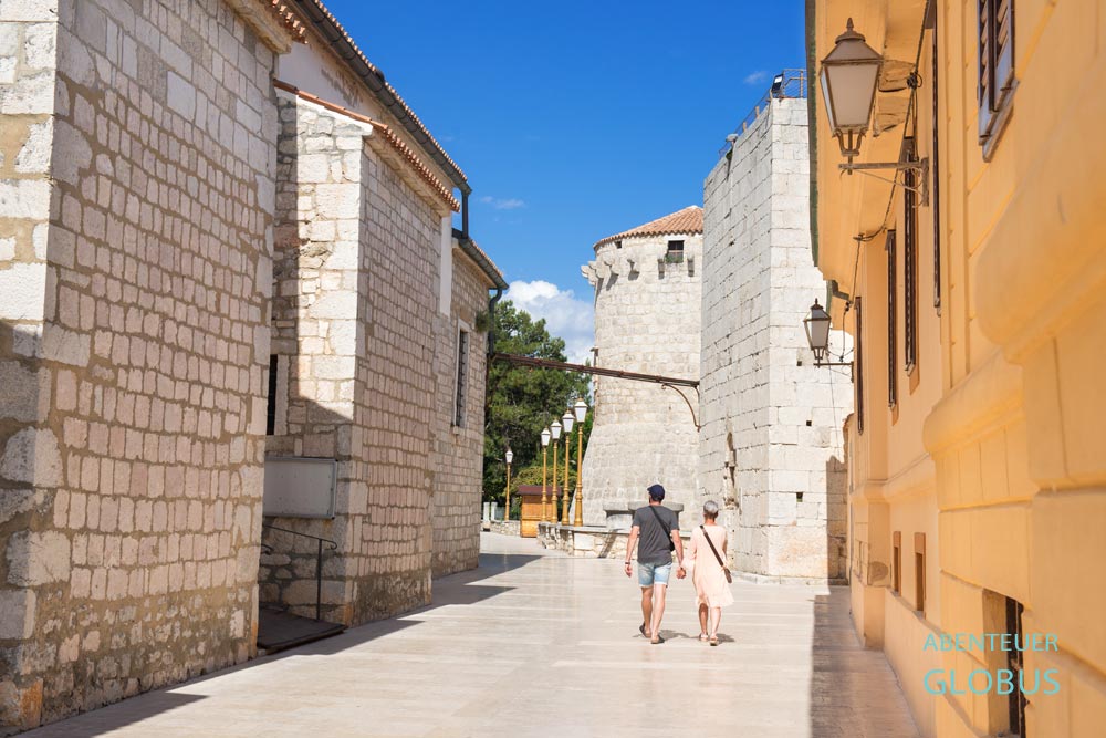 Altstadt Krk auf der Insel Krk: Frankopan Kastell mit venezianischen Turm 