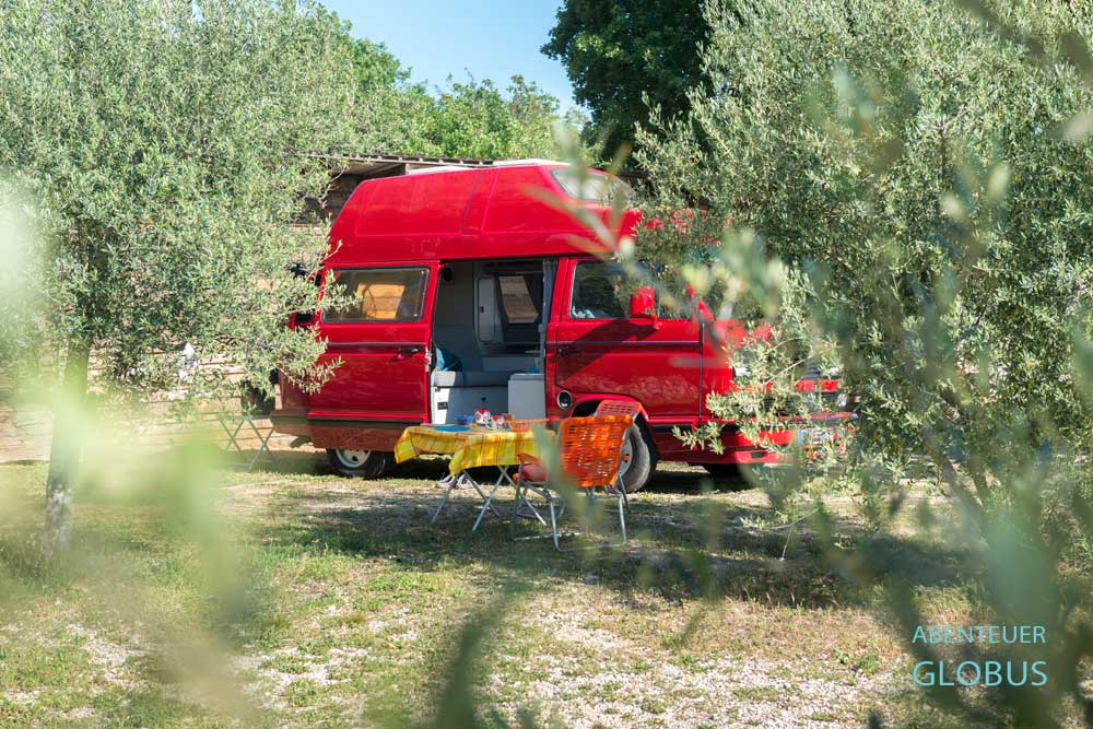 Stellplatz auf dem Campingplatz Bor in der Stadt Krk auf der Insel Krk in Kroatien