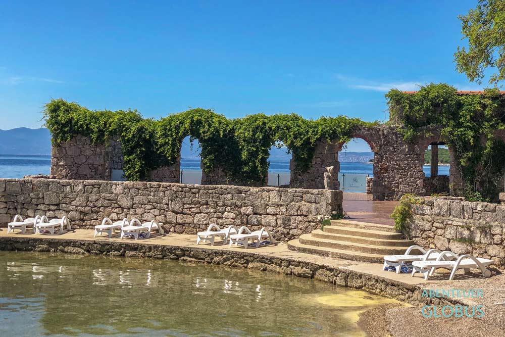 Strand Jardan in Njivice auf der Insel Krk in Kroatien