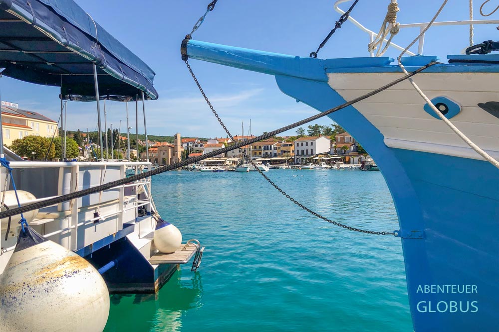 Hafen im Urlaubsort Malinska auf der Insel Krk in Kroatien