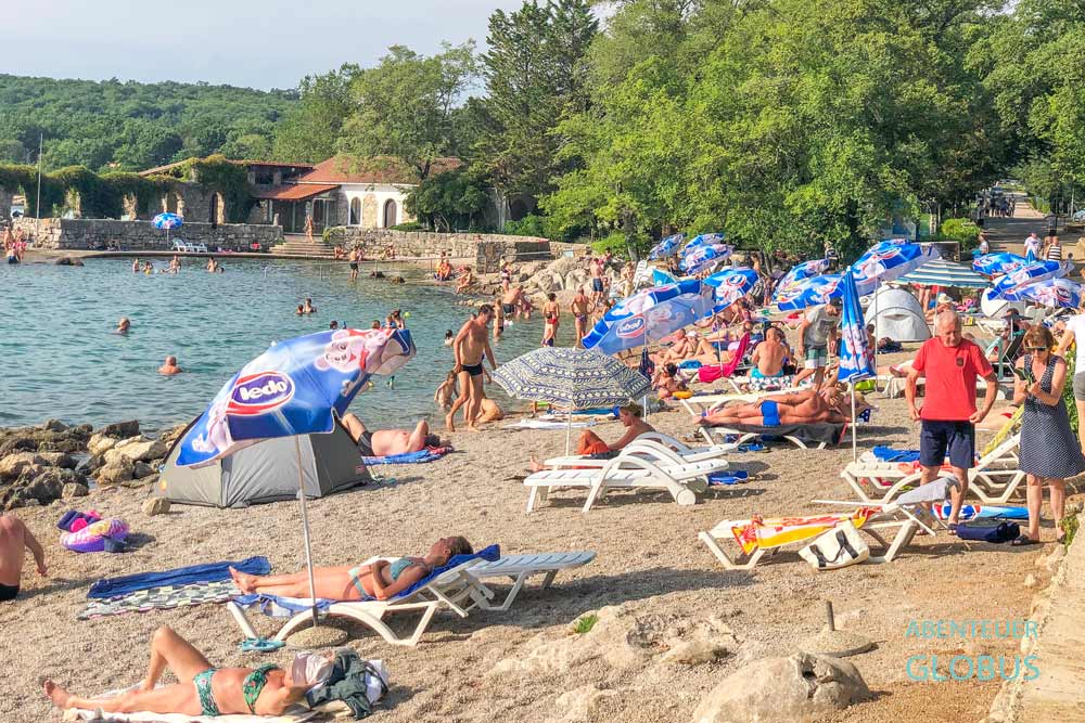 Strand Jardan in Njivice auf der Insel Krk in Kroatien