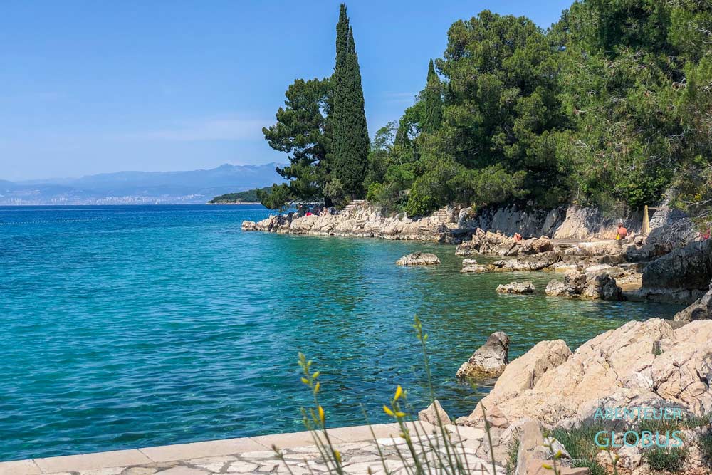 Strand Haludovo in Malinska auf der Insel Krk in Kroatien