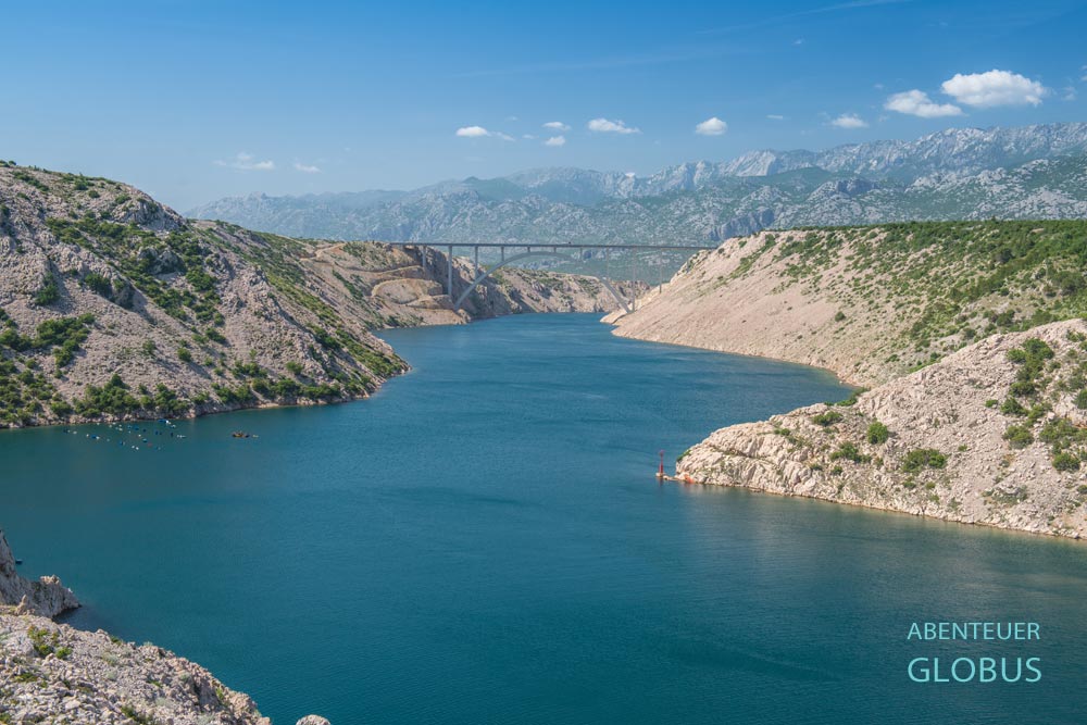 Maslenica-Brücke der Autobahn A1 über den Kanal zwischen Adria und Novigrader Meer