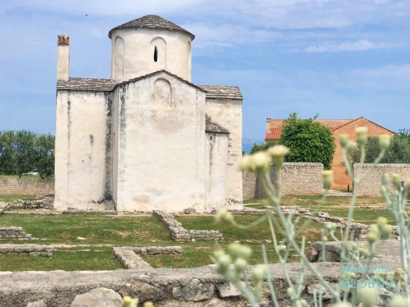Heilig-Kreuz-Kirche (Sveti Kriza)in der Altstadt von Nin