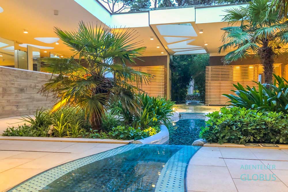 Moderner Sanitärbereich auf dem Campingplatz Zadar Holiday Resort am Strand Zaton bei Nin in Kroatien