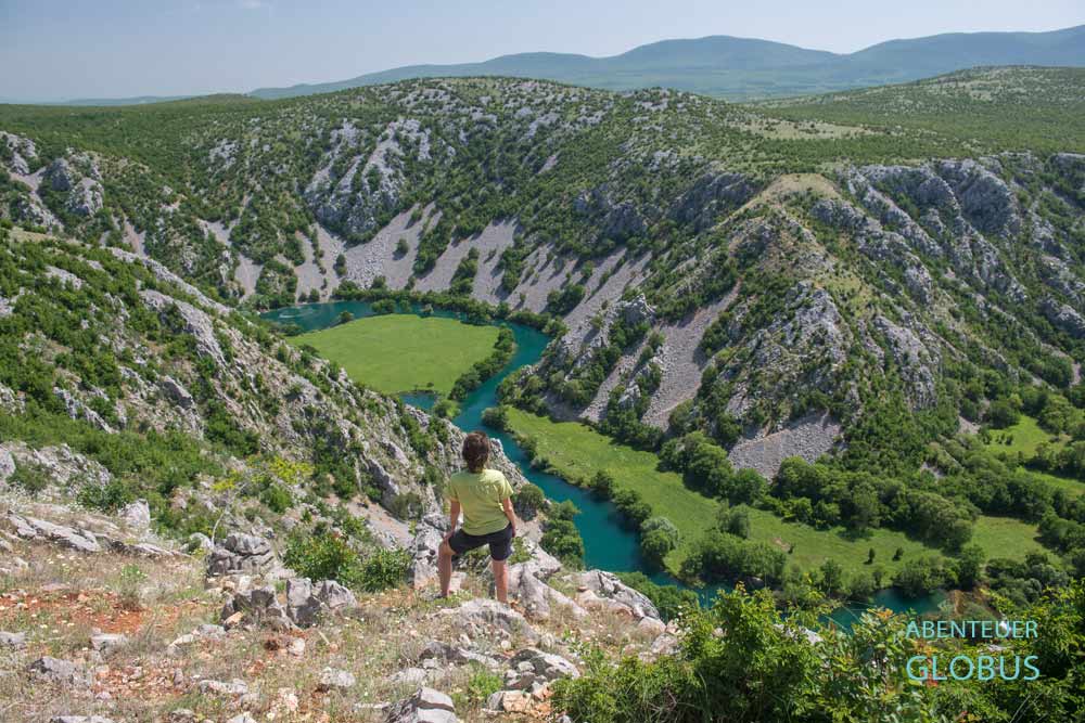 Naturpark Velebit: Ausblick in die Schlucht Krupa mit den Fluss Krupa nahe Zrmanja Canyon
