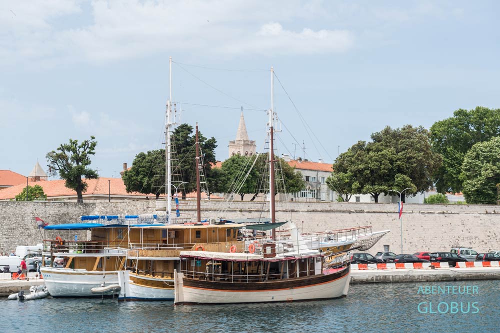 Altstadt Zadar in Kroatien: Die UNESCO geschützte Stadtmauer begrenzt die Altstadt auf der Halbinsel.