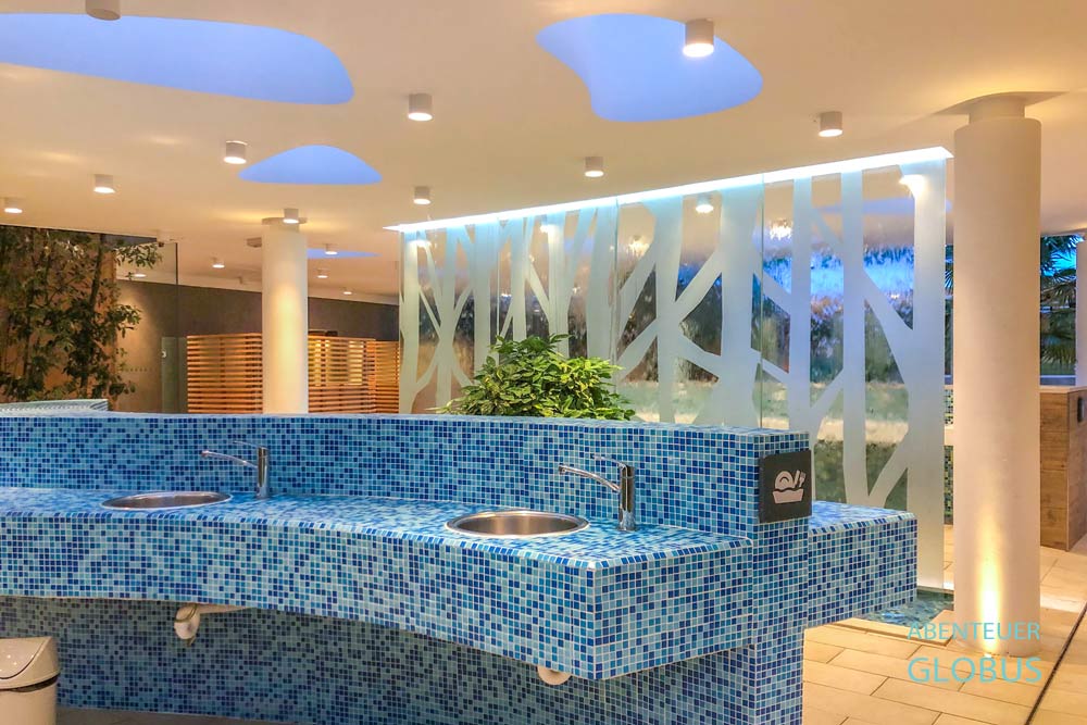 Zaton Strand nahe der Kleinstadt Nin in Kroatien: Moderner Waschbereich auf dem Campingplatz Zadar Holiday Resort 