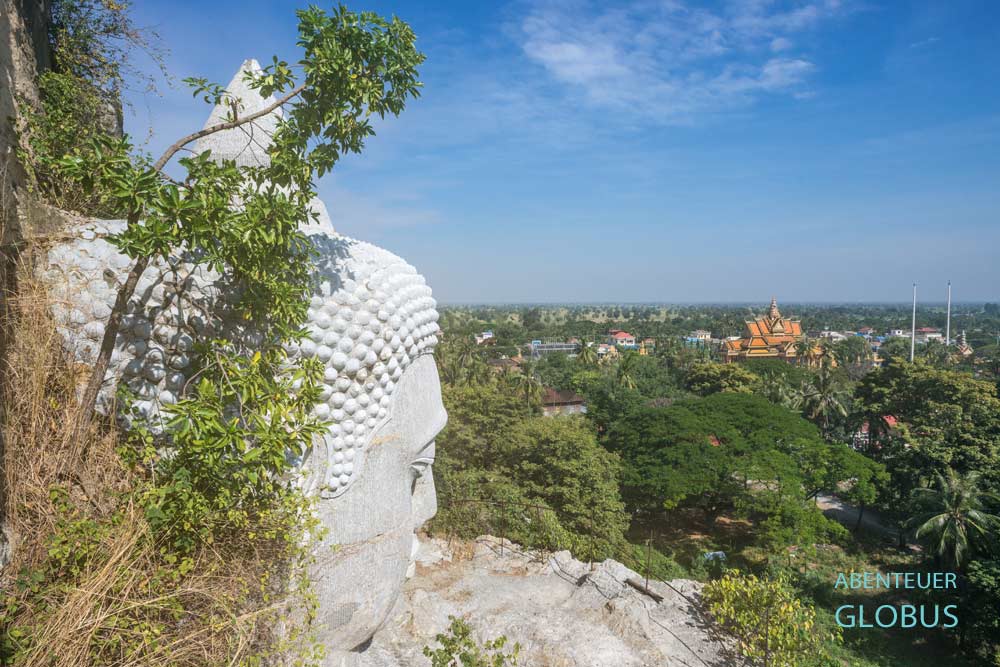 Battambang: Buddha am Phnom Sampeau und Blick in die Landschaft