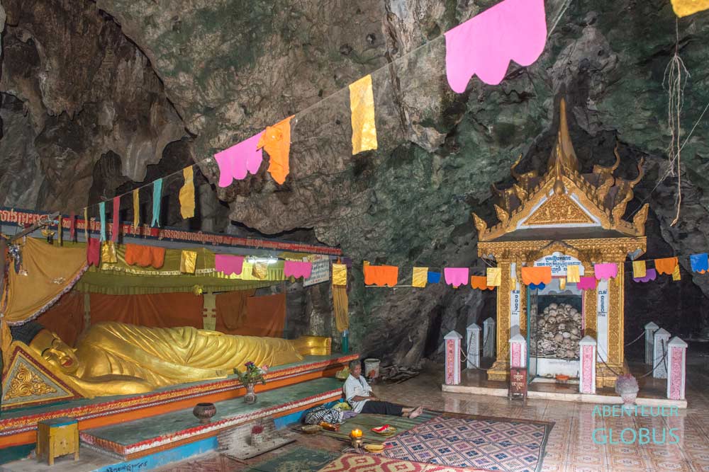 Phnom Sampeau (auch Pnom Sampov), die Killing Cave in der die Roten Khmer Zivilisten ermordeten.