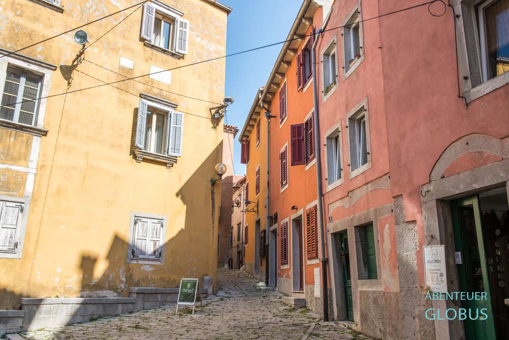 Labin in Istrien: Die Altstadt von Labin beginnt hinter dem Porta Sanfior (Haupttor St. Florus). 