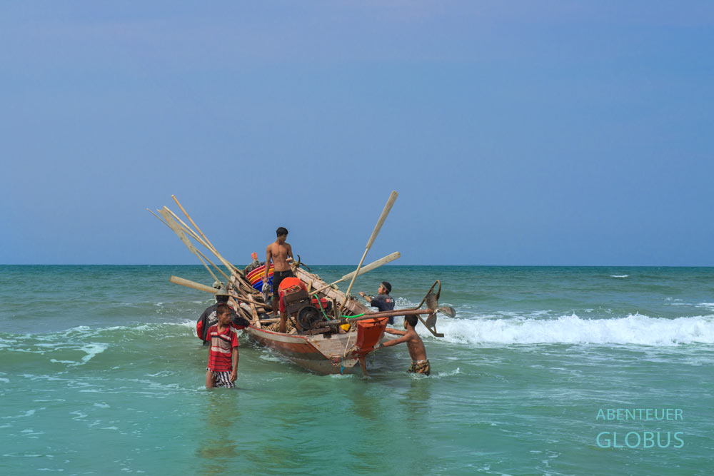 Fischerboot am Ngapali Beach: Tipps, Sehenswürdigkeiten und Touren