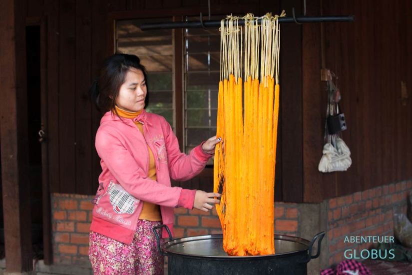 Stung Treng, Kambodscha: Färben der Seide im Projekt Stung Treng Womens Development (Mekong Blue)