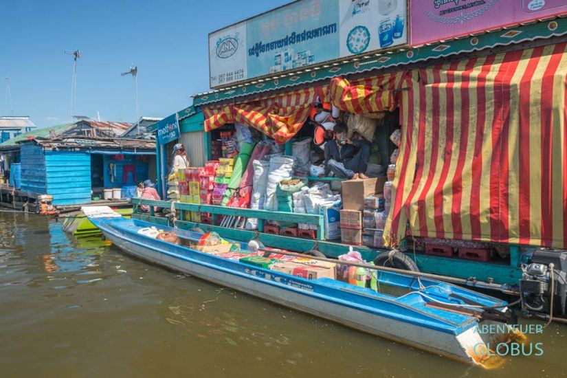 Shop und Supermarkt im schwimmenden Dorf Kampong Luong auf dem Tonle Sap nahe der Stadt Pursat in Kambodscha