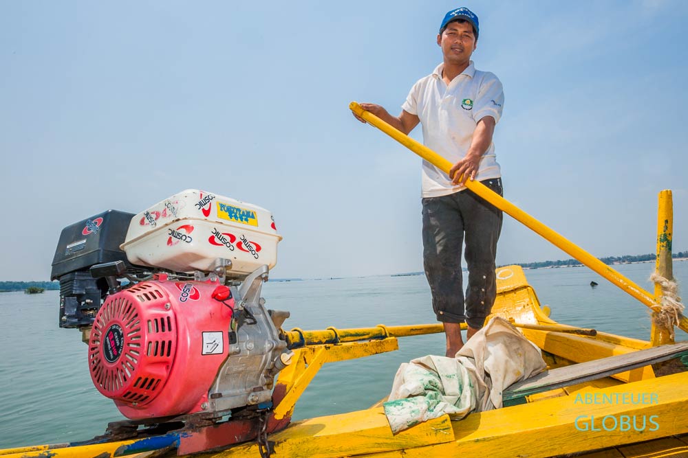 Bootsführer bei den Irrawaddy-Delfinen in Kampi nahe Kratie