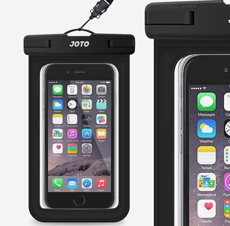 Packliste Kroatien: Wasserdichte Handyhülle zum Baden und Tauchen.