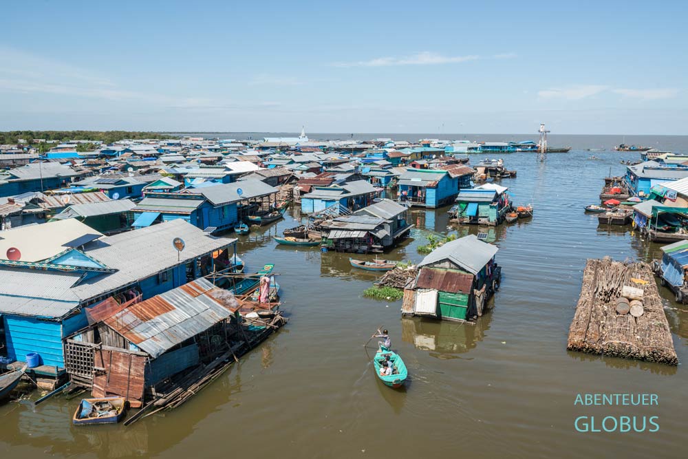 Tonle Sap: Aussicht vom Wasserturm auf das schwimmende Dorf Kampong Luong nahe der Stadt Pursat.