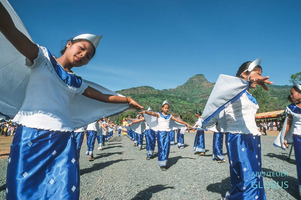 Tipps für Champasak und Wat Phou Tänzerinnen zum Festival Boun Wat Phou, auch Bun Vat Phu genannt. 