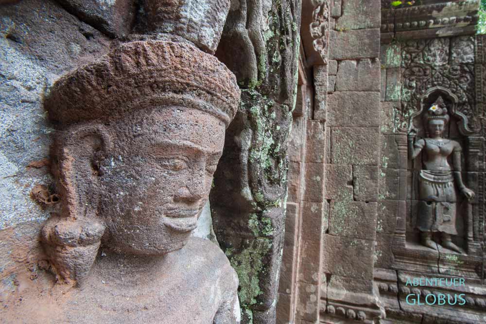Tipps für Champasak in Laos: Wächter und Apsara-Tänzerin am zentralen Heiligtum der Khmer-Tempelanlage Wat Phou.