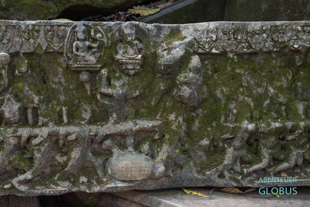 Champasak: Ausflug zum Wat Tomo, auch Ou Muang, im Dschungel. 