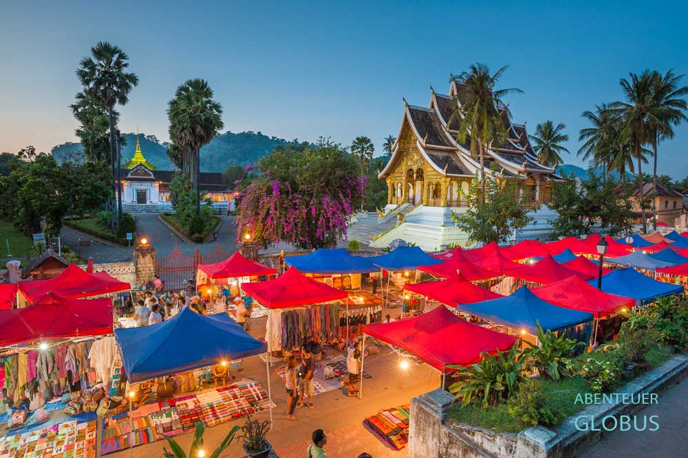 Luang Prabang, Tipps und Sehenswürdigkeiten: Nachtmarkt am Königspalast auf der Sisavangvong Road