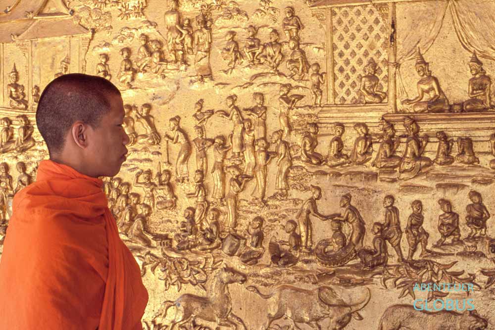 Tipps und Highlights in Luang Prabang in Laos: Tempel Wat Mai Souvannapoumaram mit goldenen Basrelief