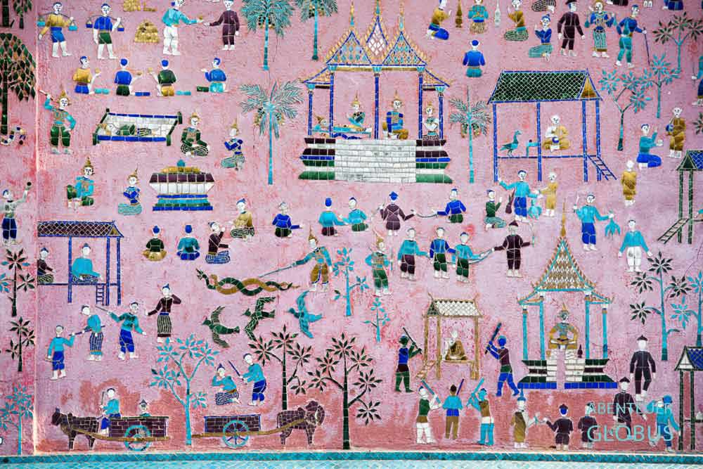 Sehenswürdigkeiten in Luang Prabang in Laos: Rote Kapelle mit Glasmosaik im Wat Xieng Thong