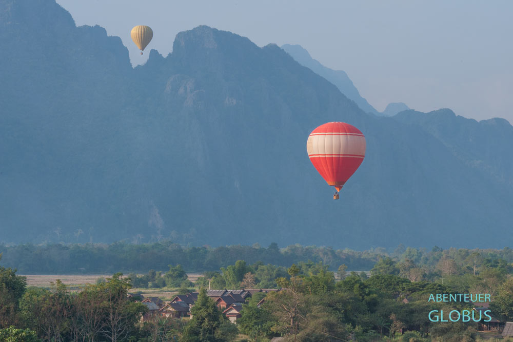 Fahrt mit dem Heißluftballon über Vang Vieng mit dem Veranstalter Above Laos Ballooning
