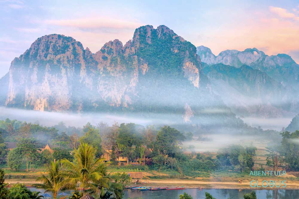 Vang Vieng: Karstlandschaft am Fluss Nam Song
