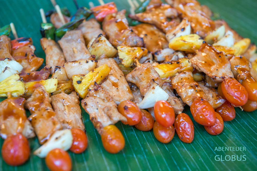 Tipps für Vientiane: Gegrillte Spieße auf dem Nachtmarkt am Mekongufer