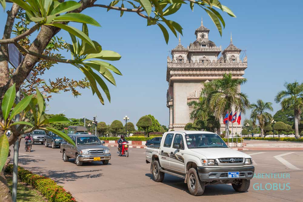 Sehenswürdigkeiten in der Hauptstadt Vientiane: Triumphbogen Patuxai, auch bekannt als Anousavari-Denkmal 