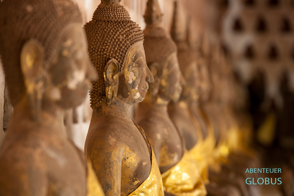 Sehenswürdigkeiten und Tipps für Vientiane: Buddha-Reihe im Tempel Wat Si Saket 