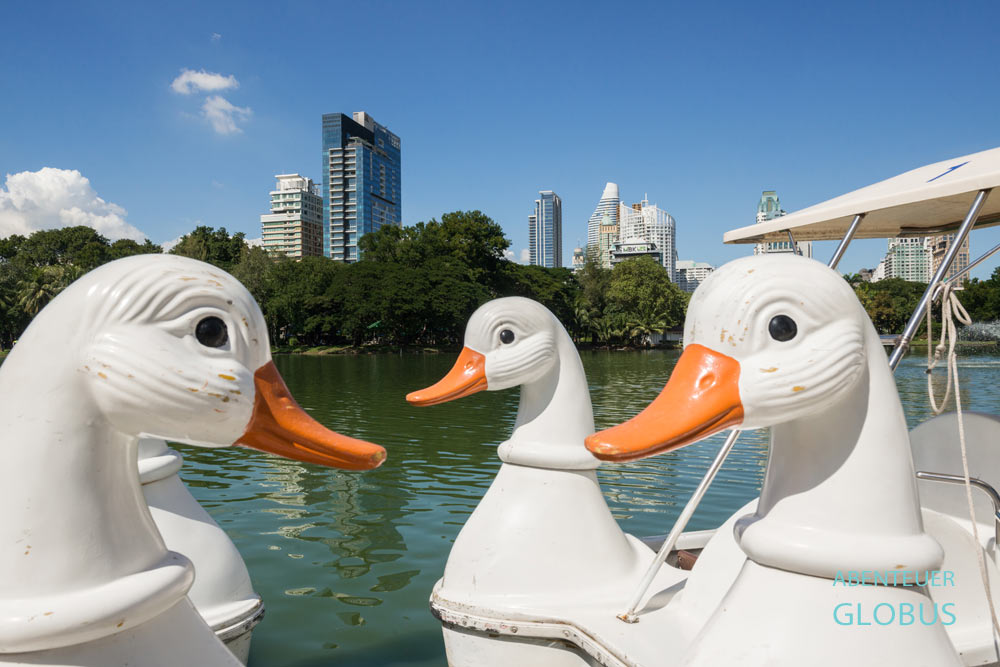 Benjakitti-Park mit See im Stadtteil Sukhumvit in Bangkok