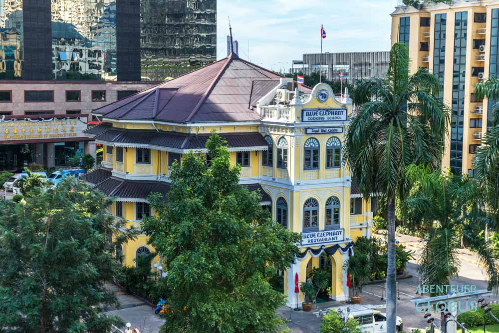 Blue Elephant Restaurant und Cooking School zwischen Skycraper in Bangkok