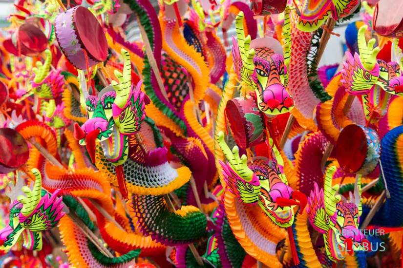 Chinatown in Bangkok: Devotionalien in einem chinesischen Schrein