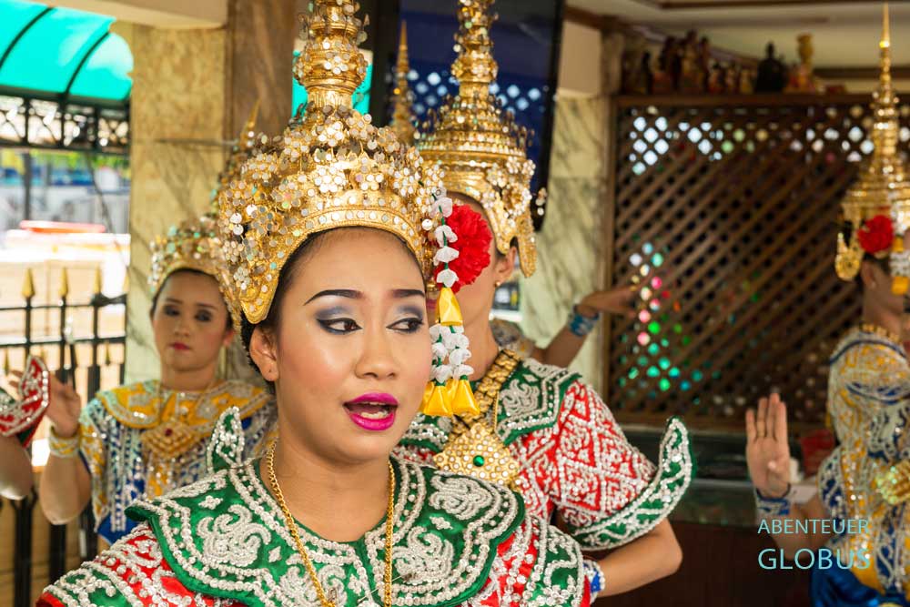 Tänzerin im Erawan-Schrein im Stadteil Siam