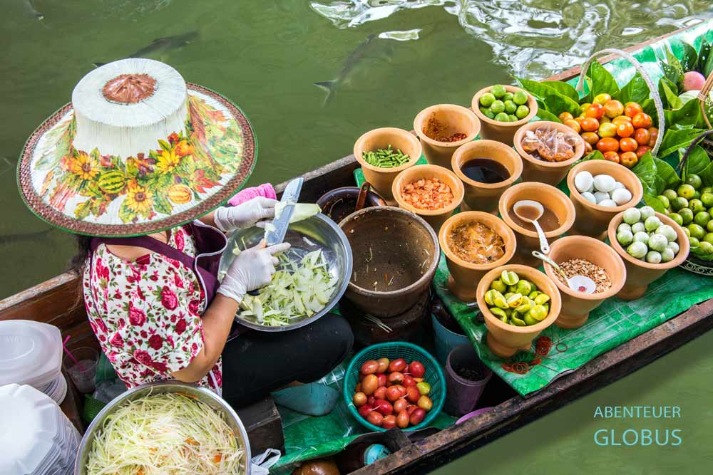 Verkaufsboot auf dem schwimmenden Markt Taling Cham