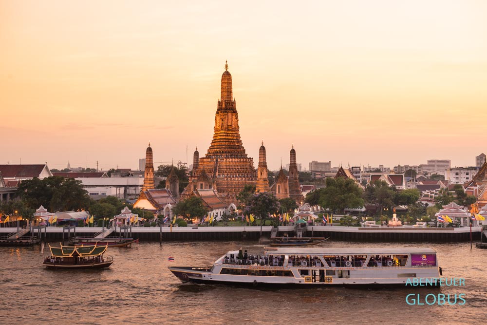 Bangkok im Oktober: Abendstimmung am Wat Arun
