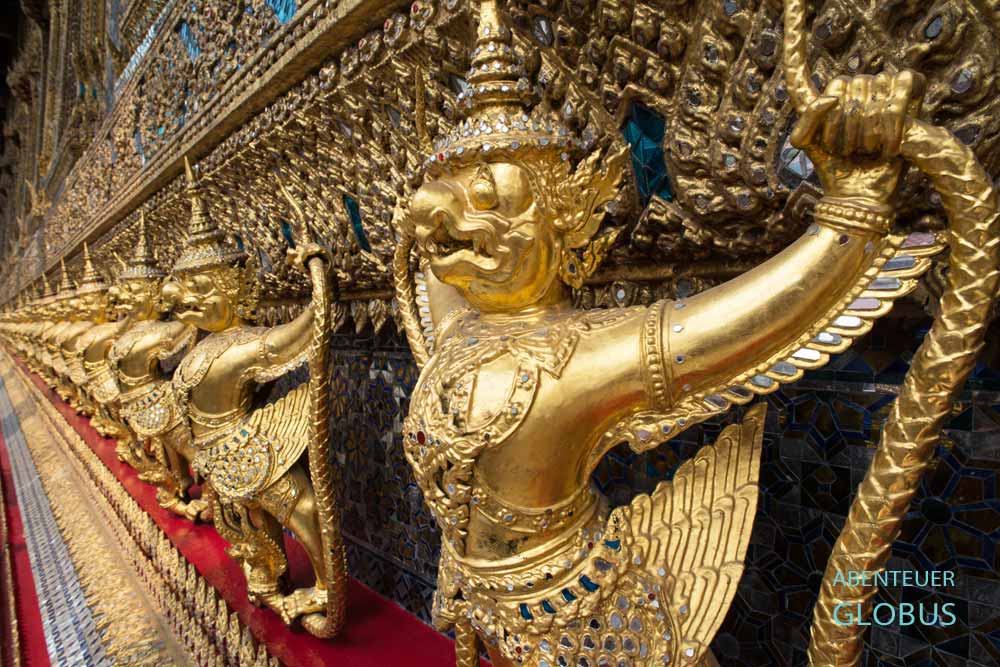 Hauptstadt Bangkok: Verzierung am Tempel Wat Phra Kaeo im Königspalast