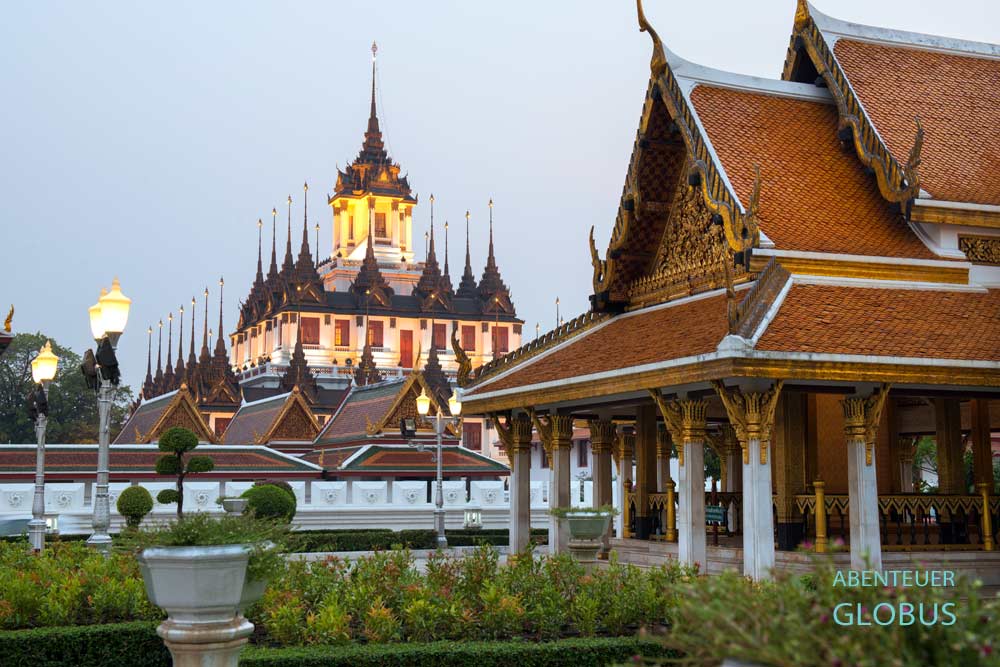 Thailand, Hauptstadt Bangkok: Tempel Wat Ratchanatda (Wat Ratchanatdaram Worawihan)