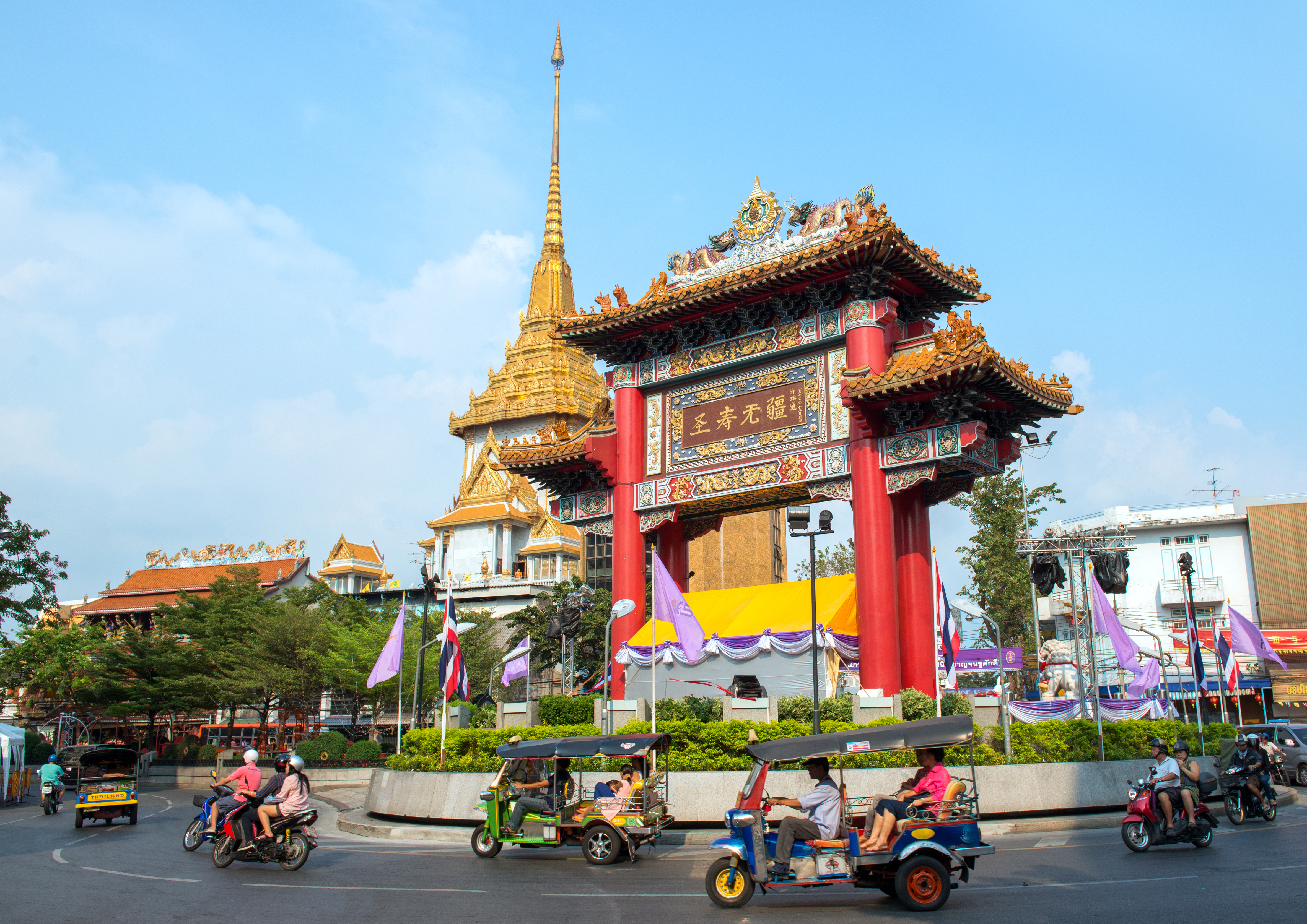 Thailand, Bangkok, Sehenswürdigkeiten: China Gate an der Yaowarat Road in Chinatown