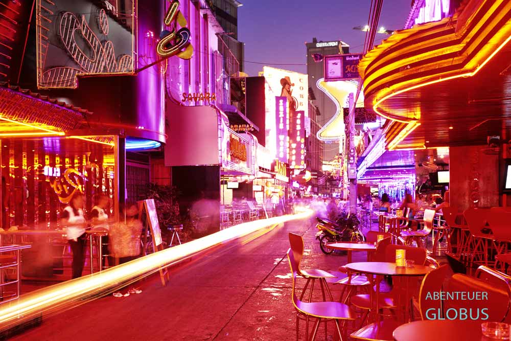 Soi Cowboy, ein Rotlichtviertel im Stadtteil Sukhumvit in Bangkok
