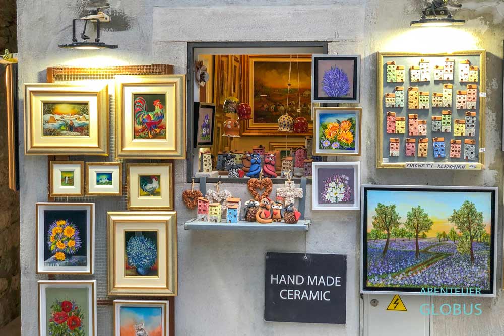 Altstadt von Rovinj in Istrien, Kroatien: Souvenirladen 