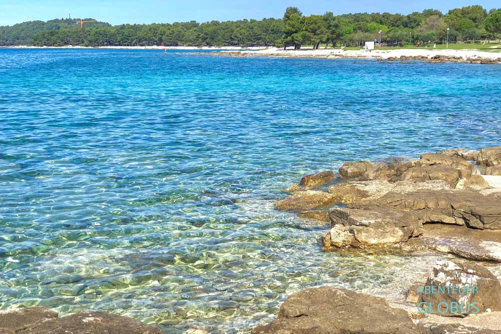 Kroatien, Istrien, Rovinj: Strand am Campingplatz Maistra Camping Polari