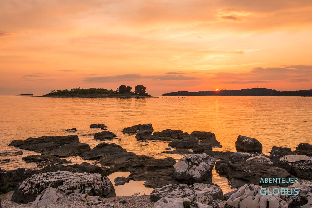Sonnenuntergang vom Campingplatz Polari in Rovinj auf der Halbinsel Istrien in Kroatien