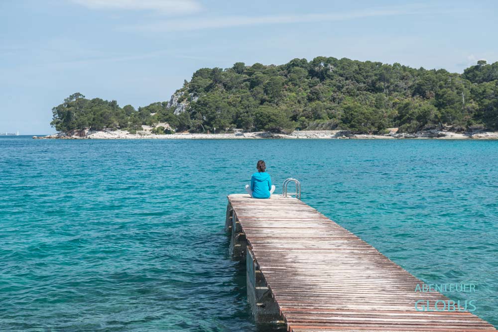 Istrien, Rovinj: Naturpark am goldenen Kap (Zlatni Rt) mit Badesteg und Stränden